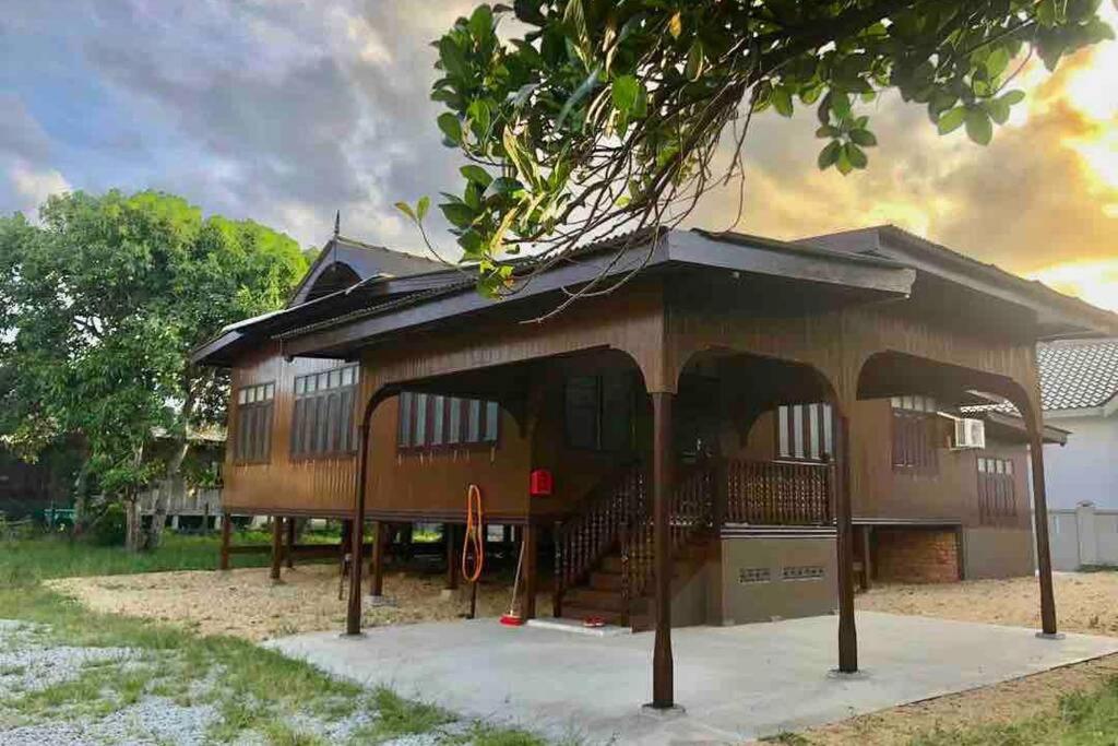 De Rhumaa Homestay Куала-Тренгану Экстерьер фото