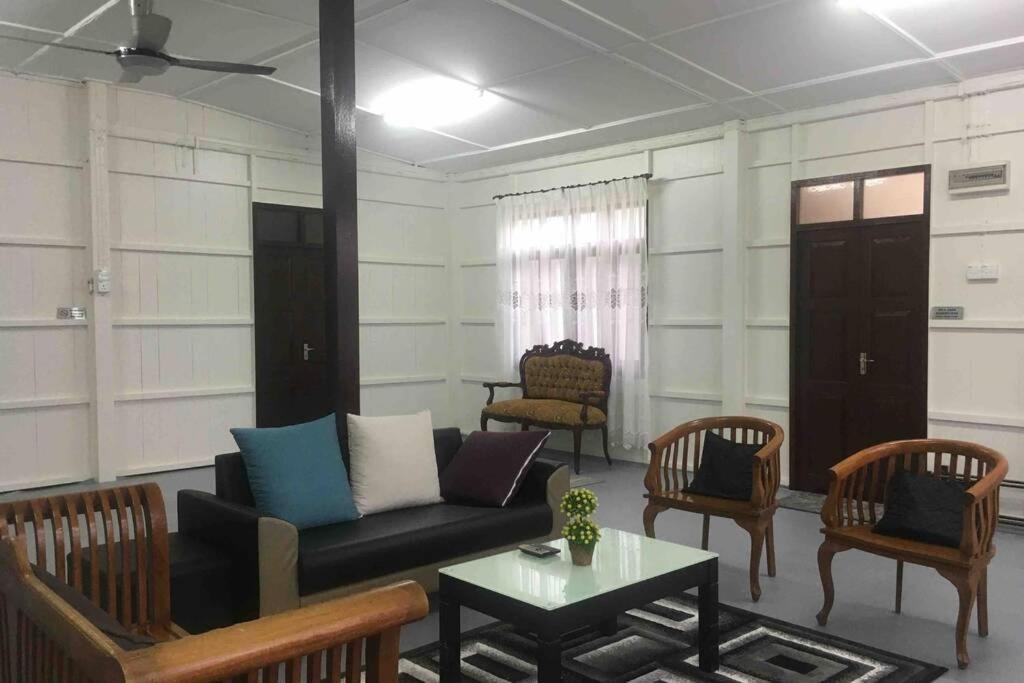 De Rhumaa Homestay Куала-Тренгану Экстерьер фото